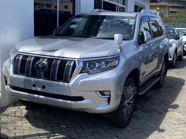 Toyota Land Cruiser Prado 2018 Silver