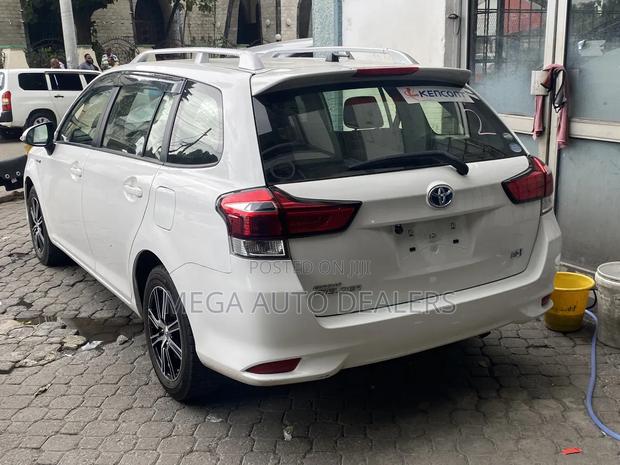 Toyota Corolla Fielder 2018 White