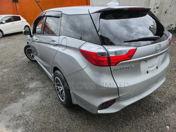 Honda Fit Shuttle 1.5 Hybrid 2WD 2018 Silver
