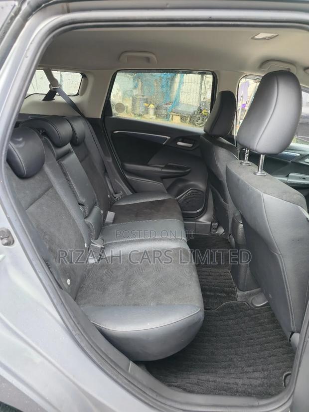 Honda Fit Shuttle 1.5 Hybrid 2WD 2018 Silver