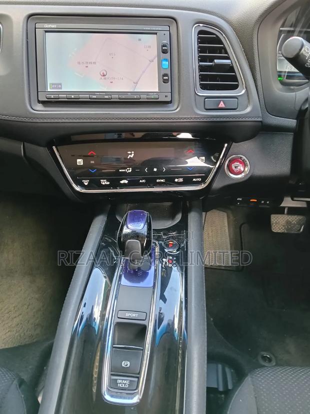 Honda Vezel 1.5 Hybrid 4WD 2018 Silver