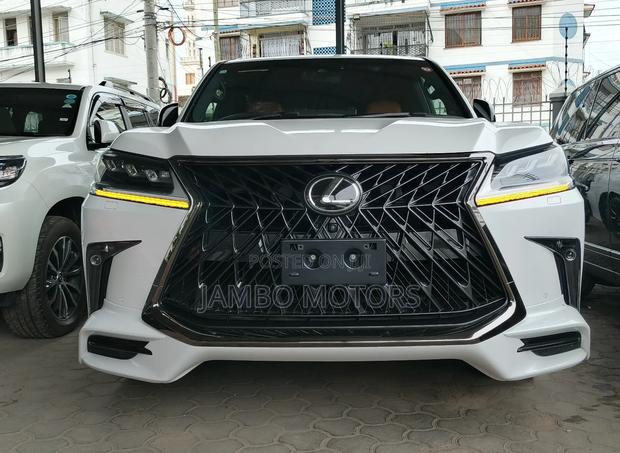 Lexus LX 570 AWD 2019 White