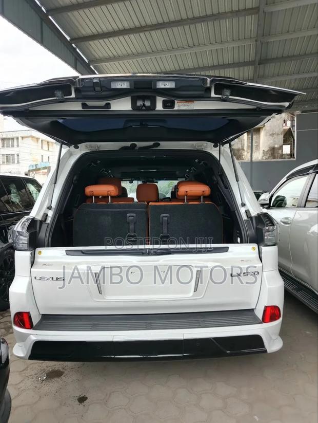 Lexus LX 570 AWD 2019 White