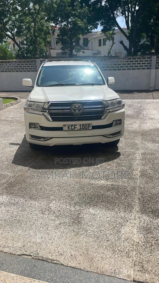 Toyota Land Cruiser 2010 White