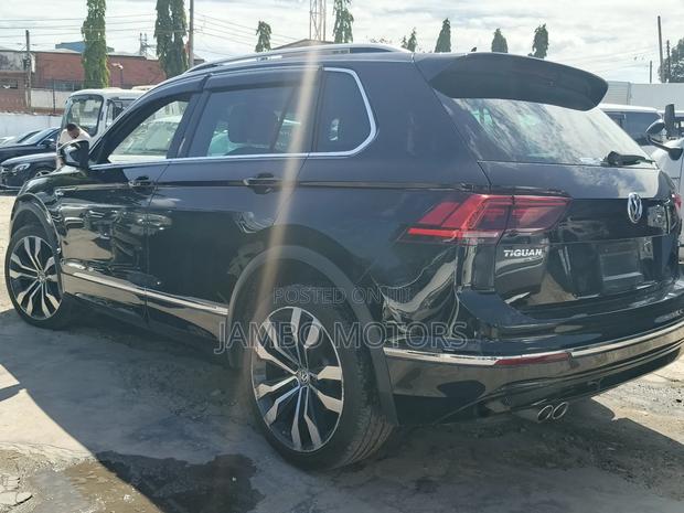 Volkswagen Tiguan 2.0T SEL R-Line AWD 4MOTION 2019 Matt Black