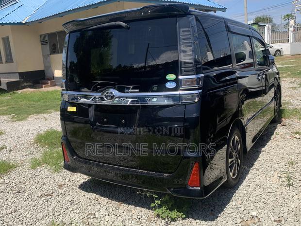 Toyota Voxy 2018 Matt Black