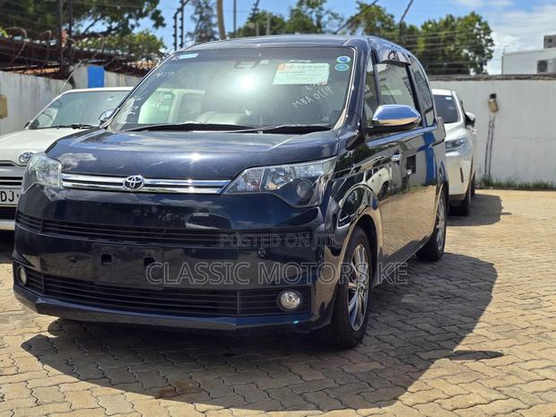 Toyota Spade 1.5 2018 Blue