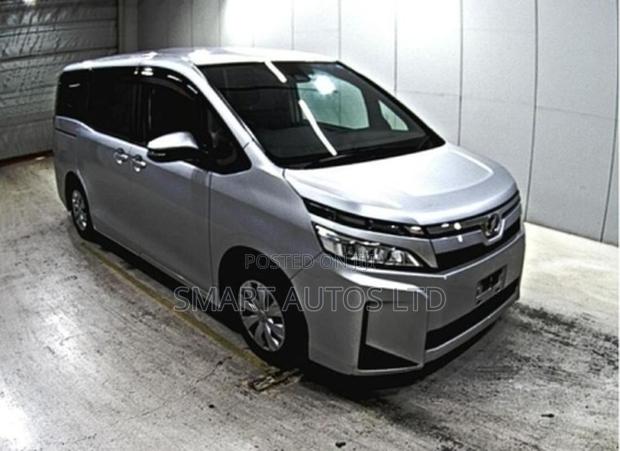 Toyota Voxy 2019 Silver