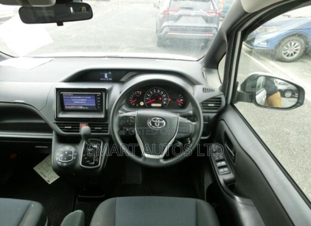 Toyota Voxy 2019 Silver