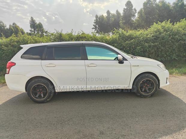 Toyota Corolla Fielder 1.5 Hybrid FWD 2013 White