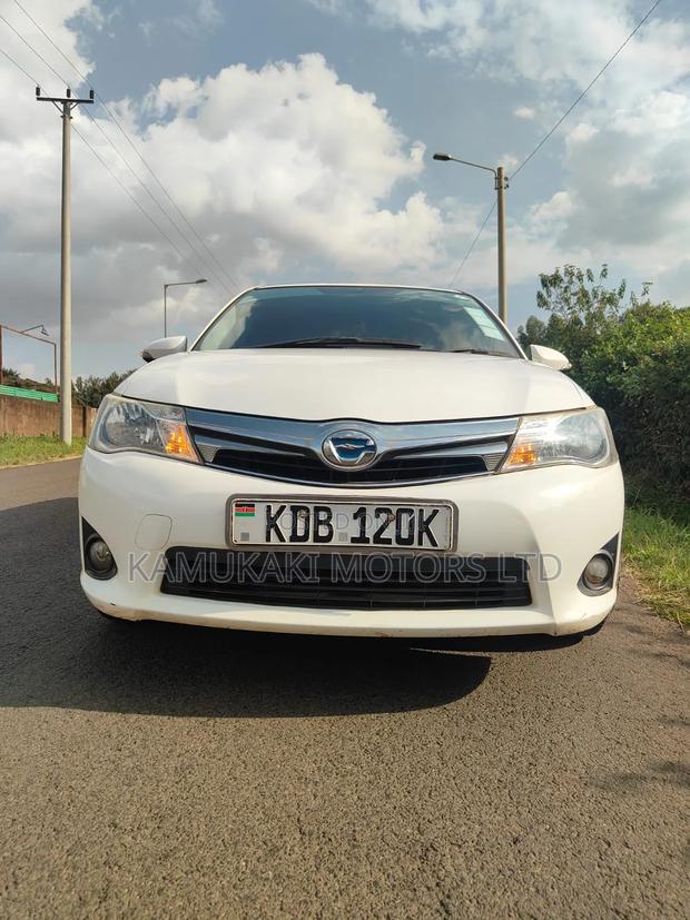 Toyota Corolla Fielder 1.5 Hybrid FWD 2013 White