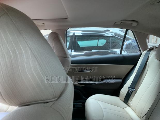 Toyota Crown 2018 Blue