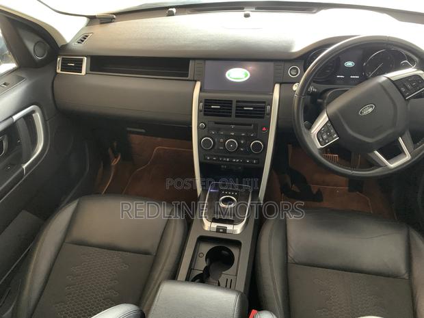 Land Rover Discovery Sport SE 2019 White