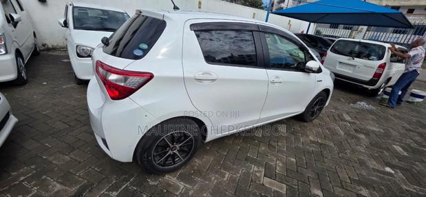 Toyota Vitz 1.5 FWD Hybrid 5dr 2018 Pearl