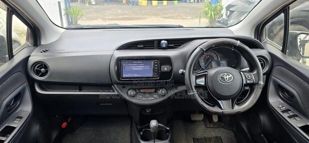 Toyota Vitz 1.5 FWD Hybrid 5dr 2017 White