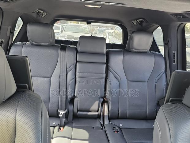 Lexus LX 2023 Green