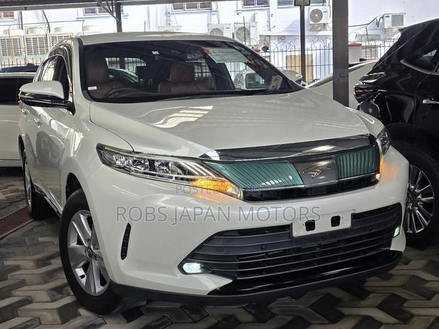 Toyota Harrier 2.0 2018 Off white