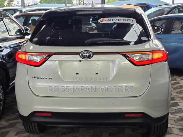 Toyota Harrier 2.0 2018 Off white