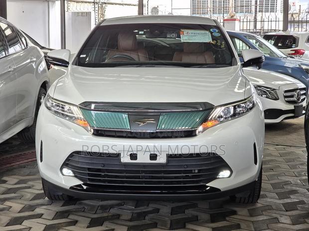 Toyota Harrier 2.0 2018 Off white