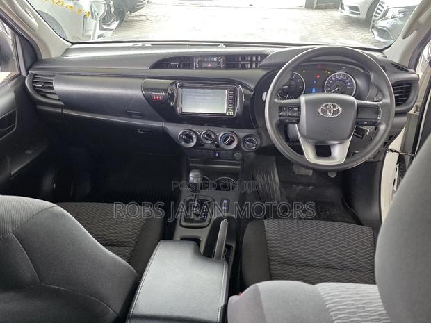 Toyota Hilux 2018 White