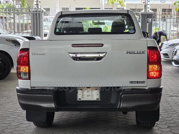 Toyota Hilux 2018 White