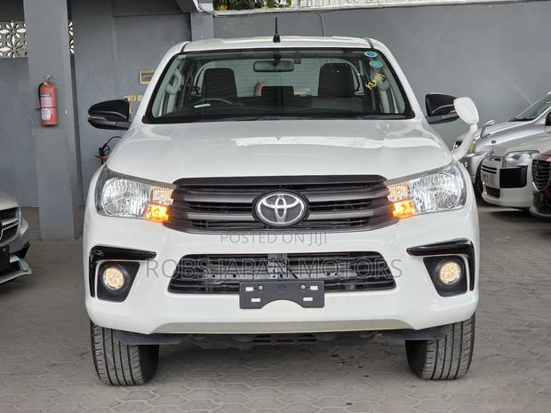 Toyota Hilux 2018 White