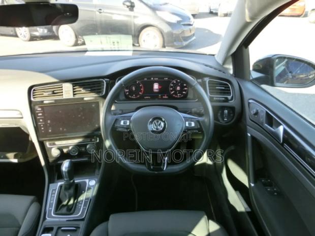 Volkswagen Golf 2018 Blue