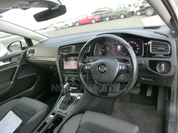 Volkswagen Golf 2018 White