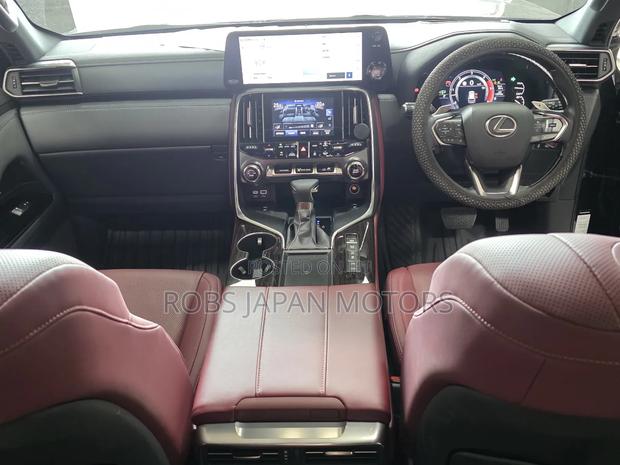 Lexus LX 2024