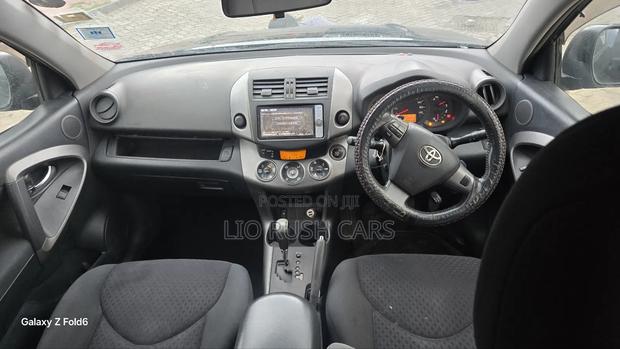 Toyota Vanguard 2011 Black