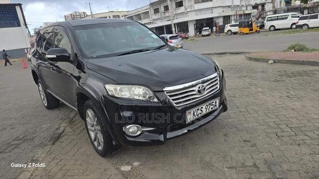 Toyota Vanguard 2011 Black