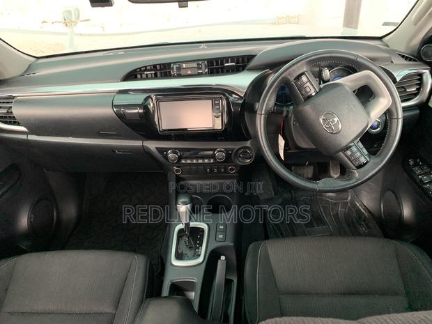 Toyota Hilux Revo Smart Cab Deisel 2.4 AWD 2018 Off white