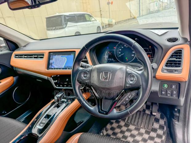 Honda Vezel 2018 White