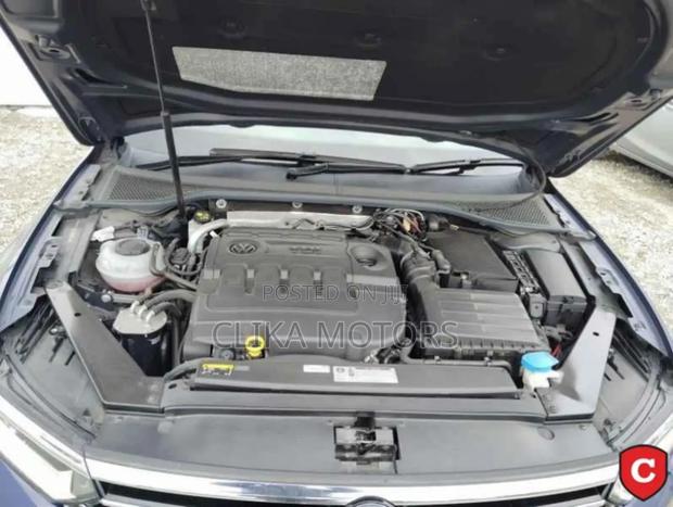 Volkswagen Passat 2018 Blue