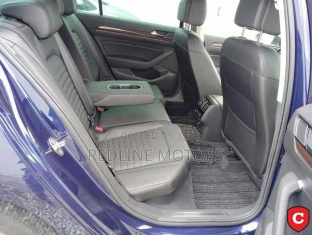 Volkswagen Passat 2018 Blue