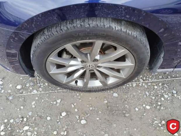 Volkswagen Passat 2018 Blue