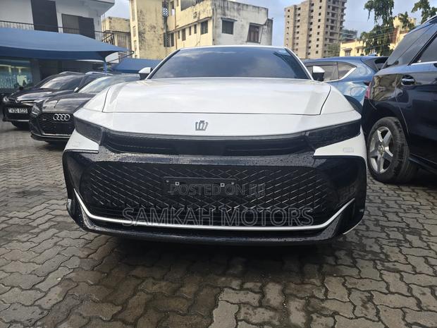 Toyota Crown 2023 White