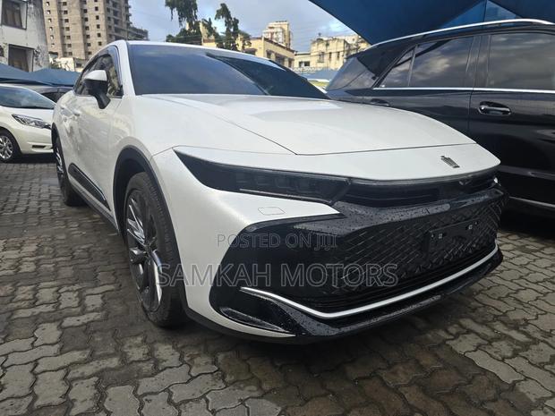 Toyota Crown 2023 White