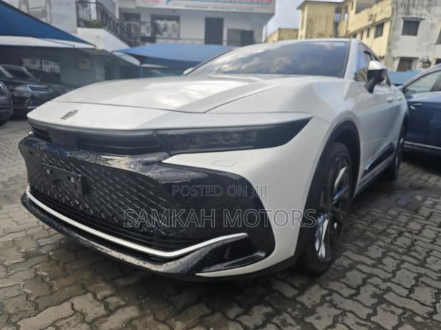 Toyota Crown 2023 White