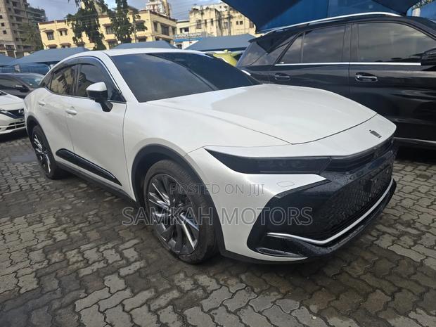 Toyota Crown 2023 White