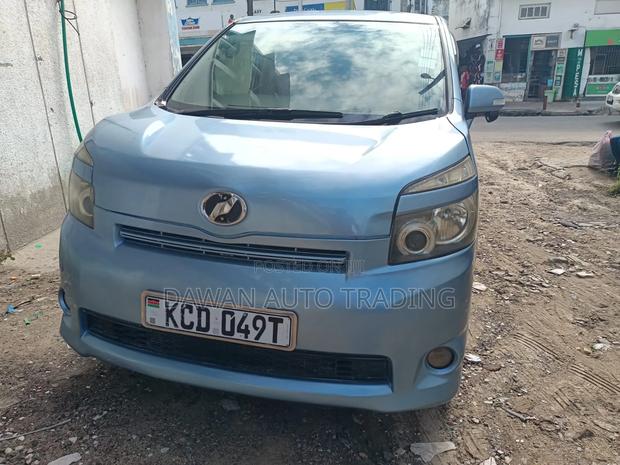 Toyota Voxy 2009 Blue