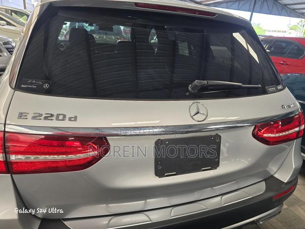 Mercedes-Benz E220 2018 Silver