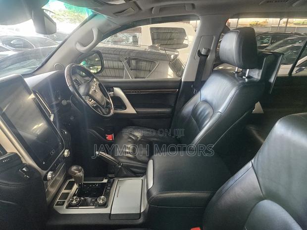 Toyota Land Cruiser 2016 Gray