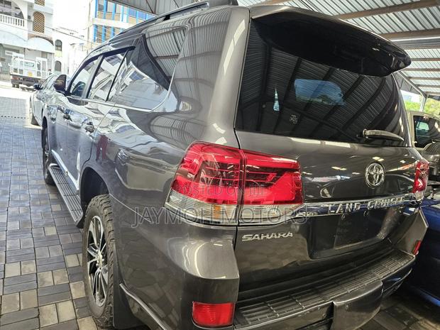 Toyota Land Cruiser 2016 Gray