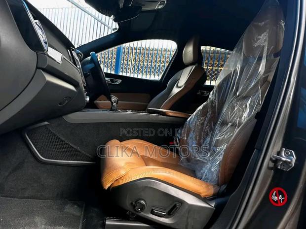 Volvo XC60 T5 Momentum AWD 2018 Gray