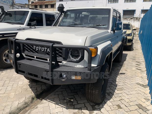 Toyota Land Cruiser 4.5 V8 TD 2018 White