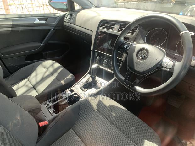 Volkswagen Golf Variant 2018 Red