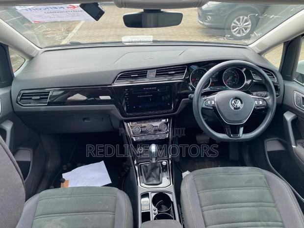 Volkswagen Touran 2018 Pearl