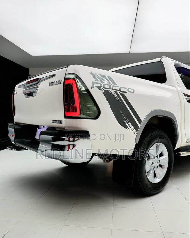 Toyota Hilux 2018 White