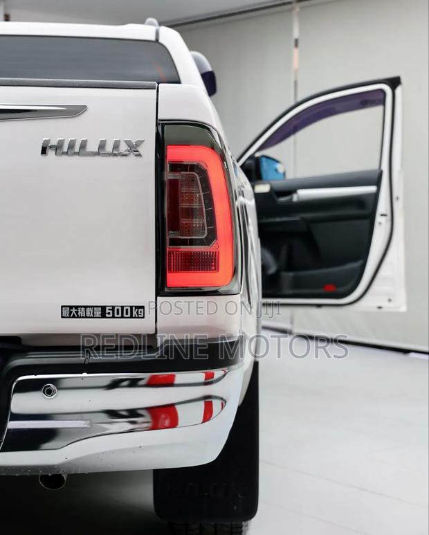 Toyota Hilux 2018 White